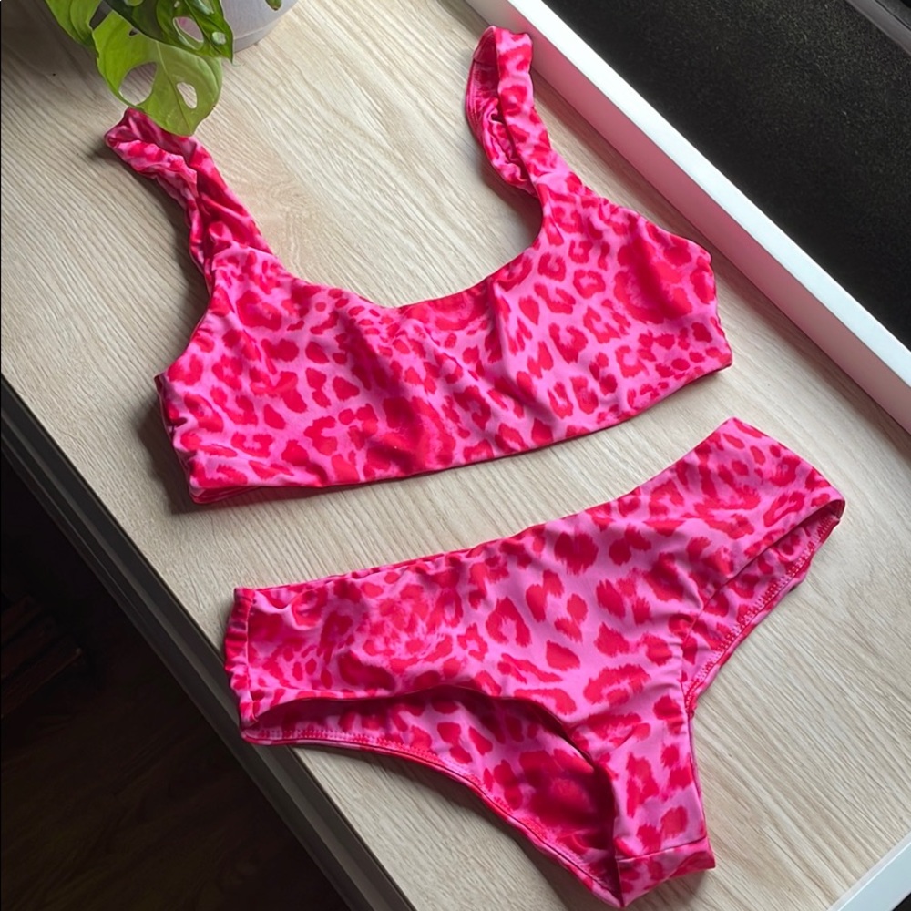 MIKOH Bondi / Wailua Set in Leopard Punch